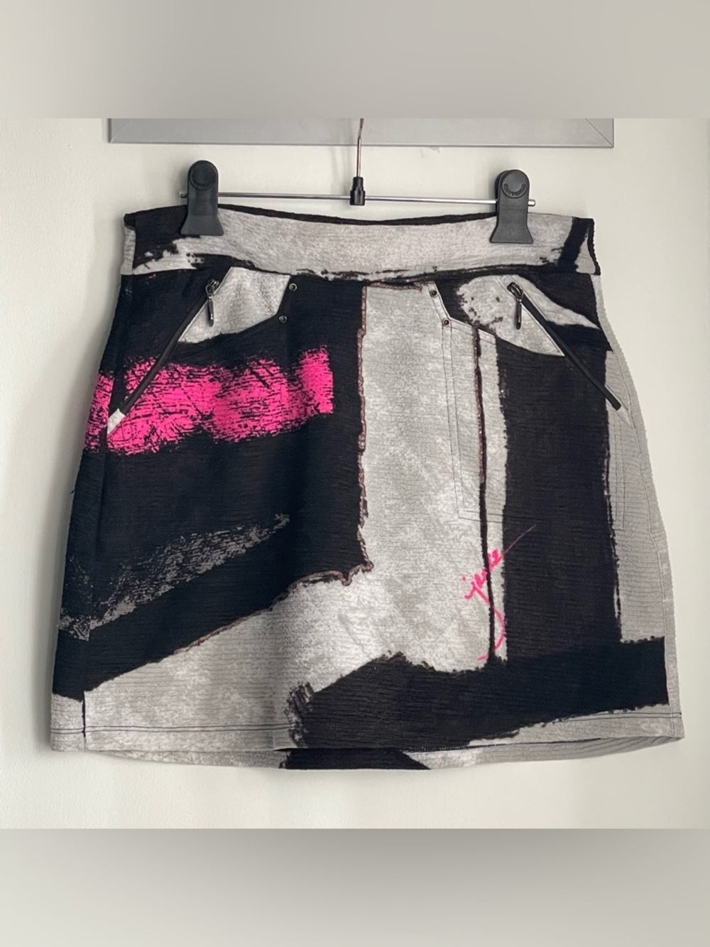 JAMIE SADOCK Golf Tennis Skort with Abstract Black, Gray and Pink Accents